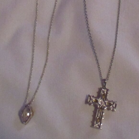 Lot Of 2 Dainty Necklaces (1) Clear (1) Gold Tone Cross - Picture 5 of 5